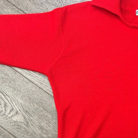 Vintage Red Knit Pullover with Scalloped Collar & Front Pockets - Picture 6 of 12
